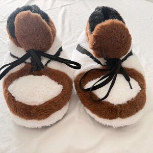 Travis Mocha Style Comfy Unisex Plush Slippers, One Size, Brown/White/Black